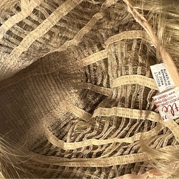 TLC Collection Blonde Wig Synthetic Blend Full Cap - Picture 8 of 8